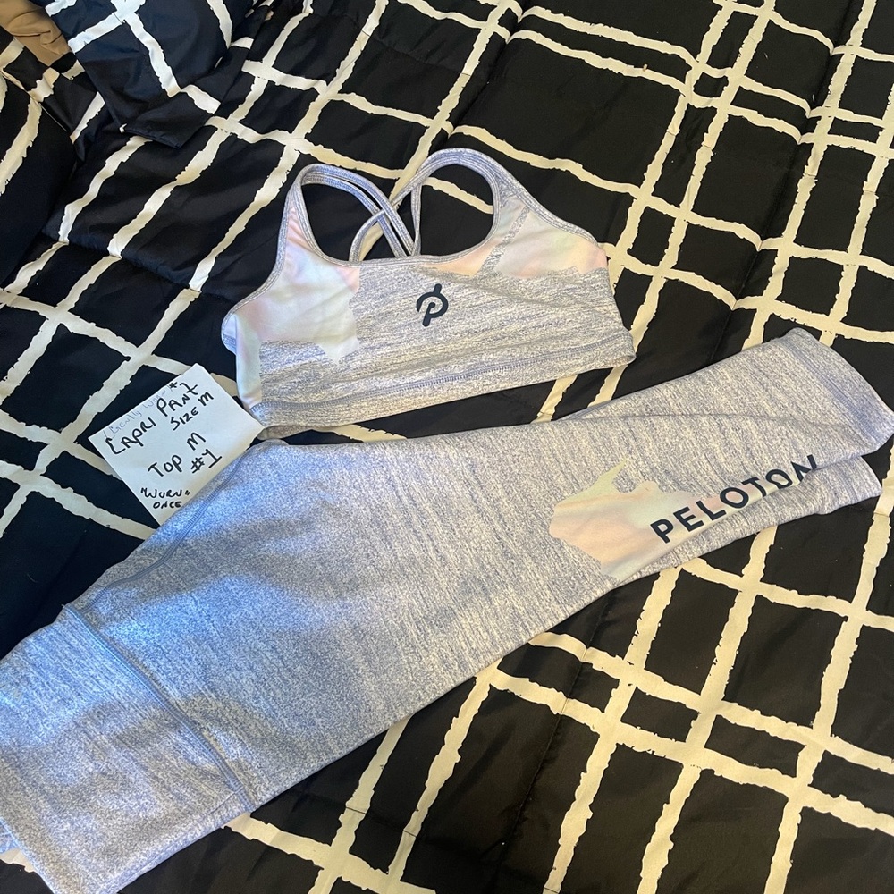 Peloton capri Workout Set - Picture 2 of 3